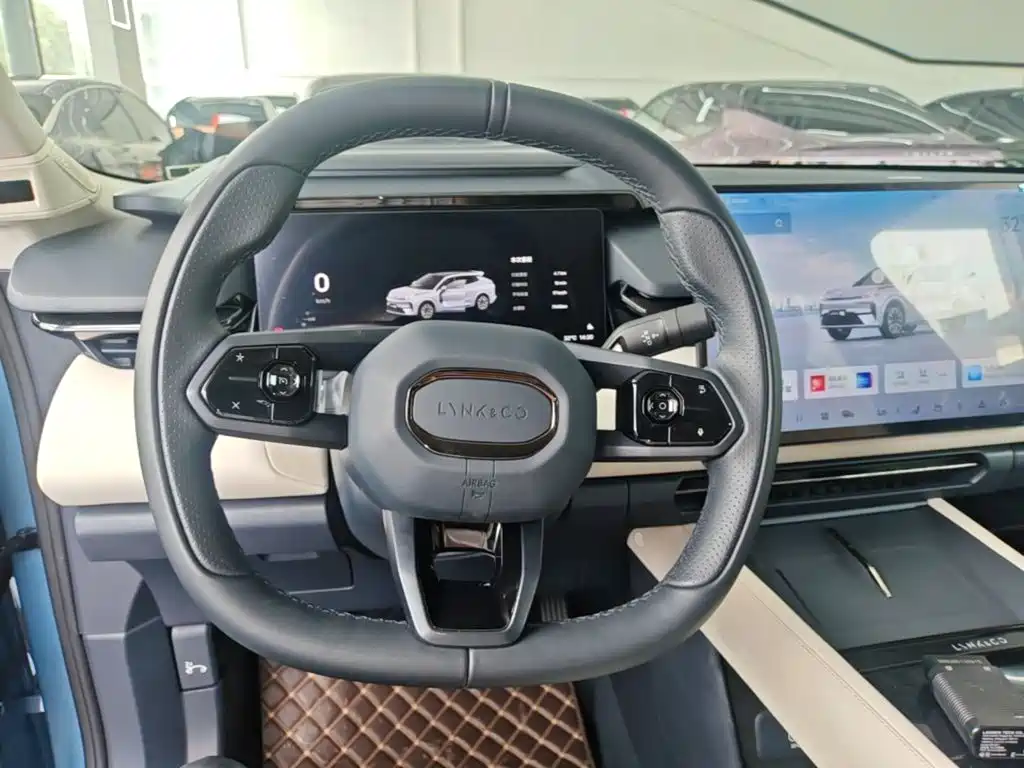 Lynk & Co 08 EM-P — миниатюра 11