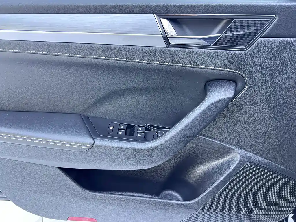 Skoda Superb — миниатюра 8