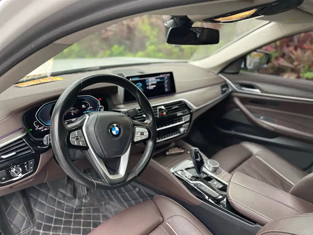 BMW 5 Series New Energy — миниатюра 8