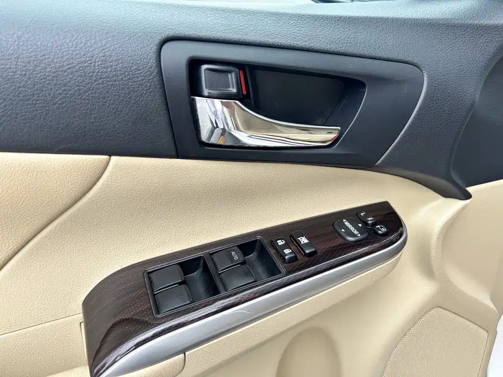 Toyota Camry — миниатюра 13