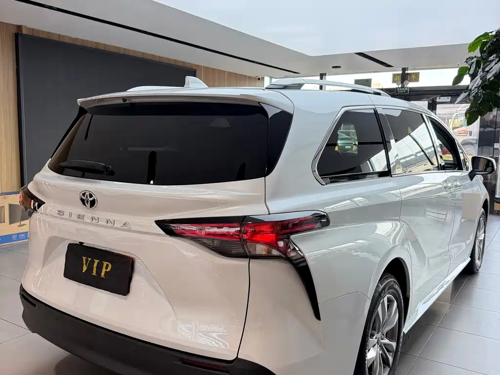 Toyota Sienna — миниатюра 5