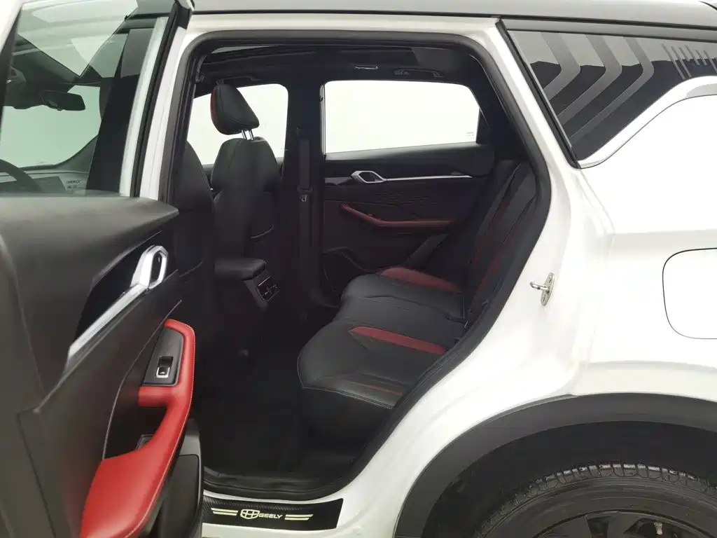 Geely Binyue — миниатюра 15