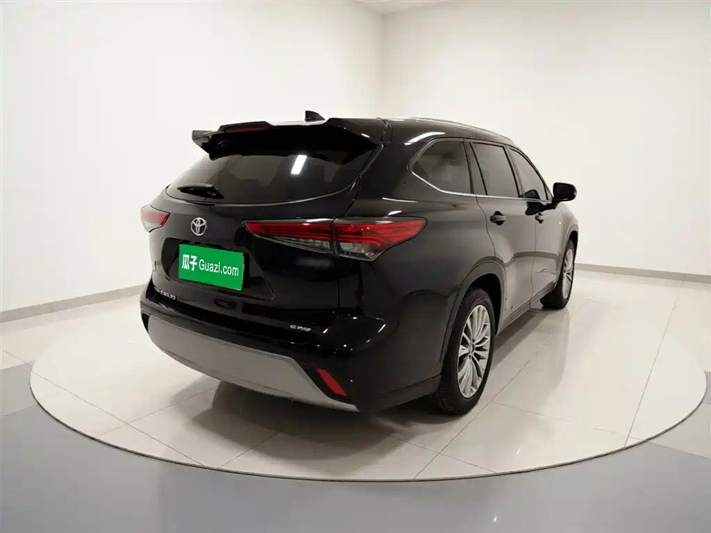Toyota Highlander 2023 2.5L Luxury 7 мест