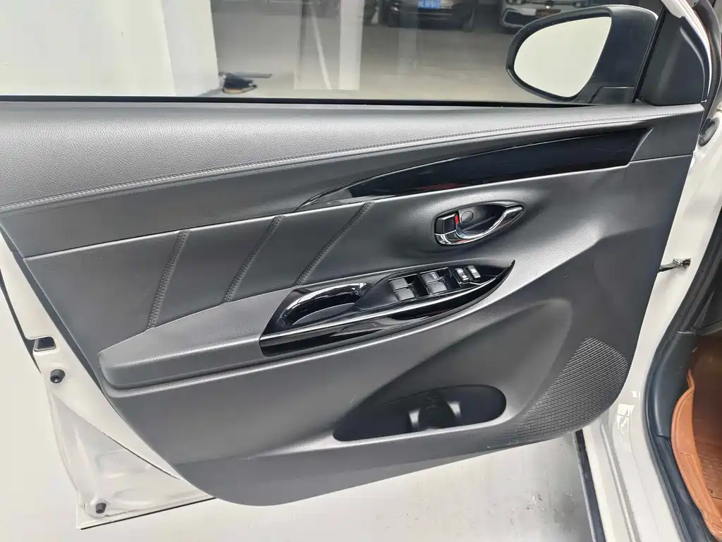 TOYOTA YARIS L ZHIXUAN