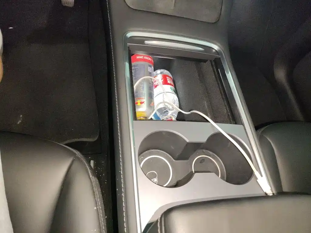 Tesla Model Y — миниатюра 10