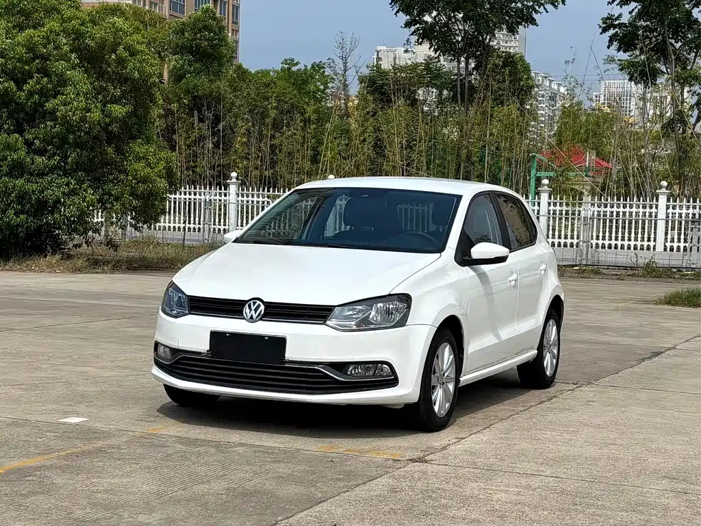 Volkswagen Polo 2014 1.4L AT Comfort