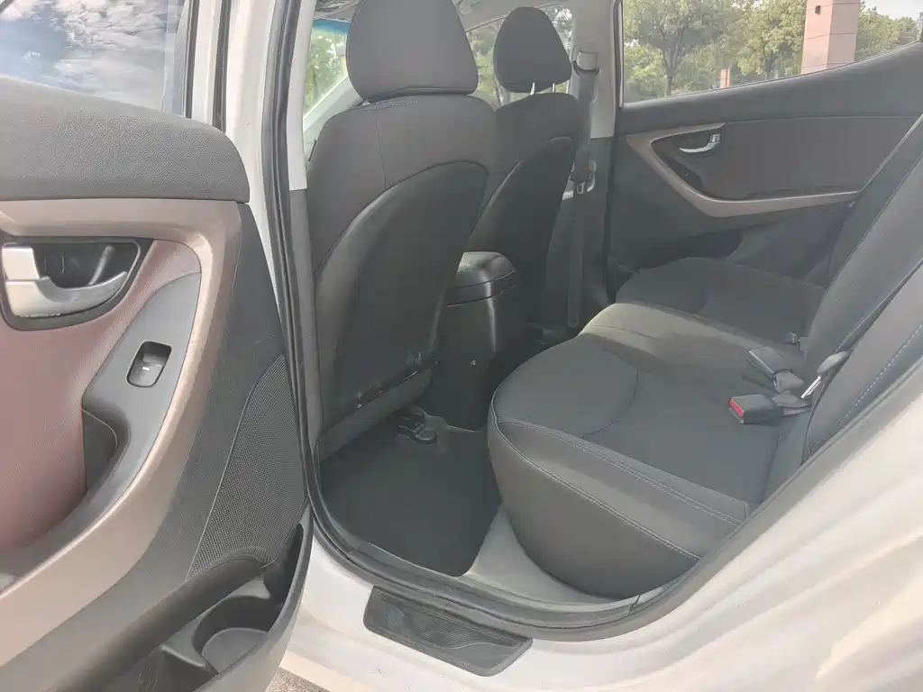 Hyundai Elantra Langdong — миниатюра 9