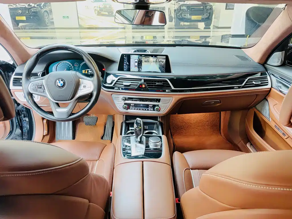 BMW 7 Series 7 2017 750Li xDrive мест