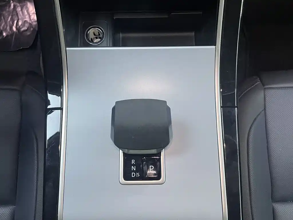 Land Rover Velar — миниатюра 6