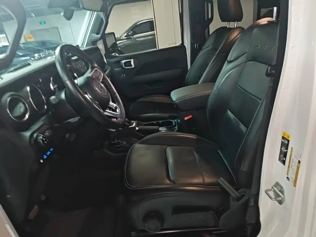 Jeep Wrangler PHEV — миниатюра 15