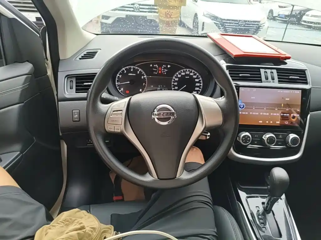 Nissan Tiida — миниатюра 11