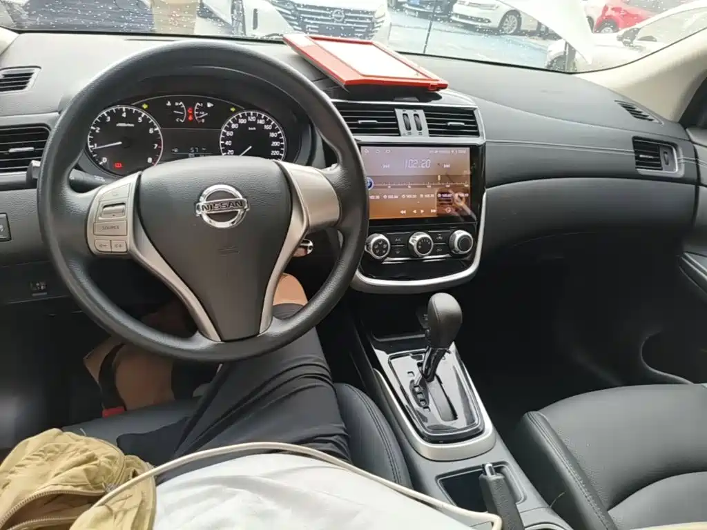 Nissan Tiida — миниатюра 10