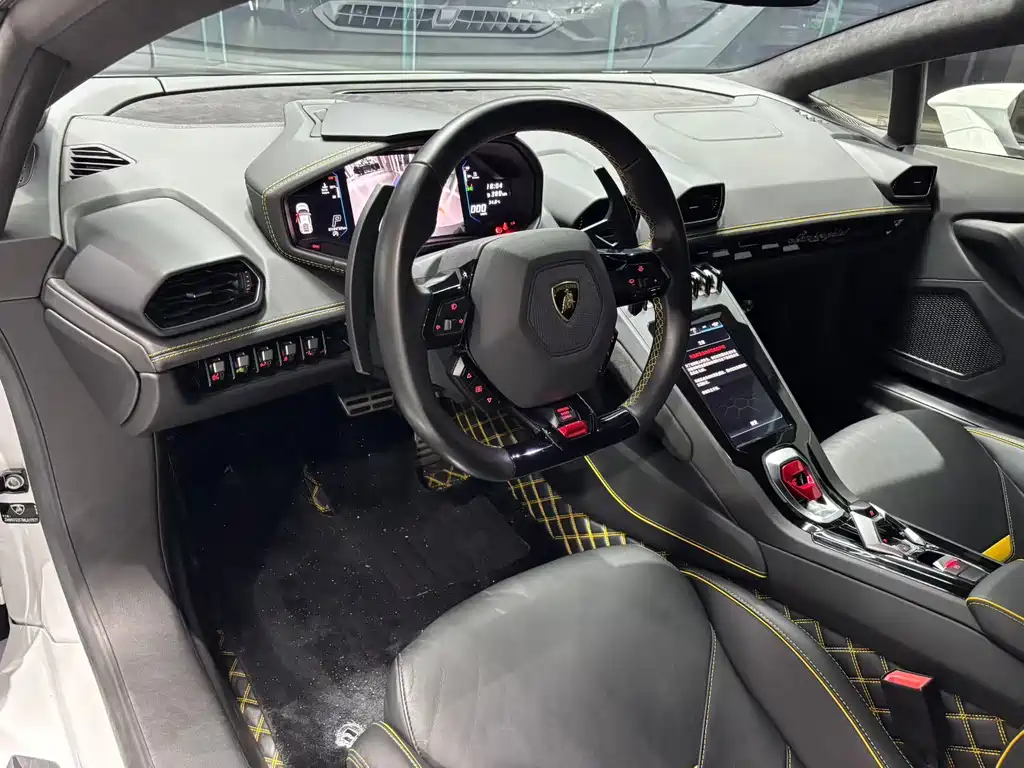 LAMBORGHINI HURACÁN