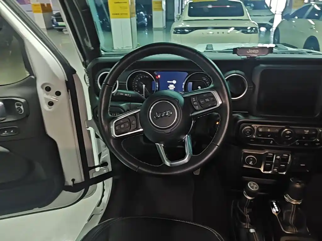 Jeep Wrangler PHEV — миниатюра 11