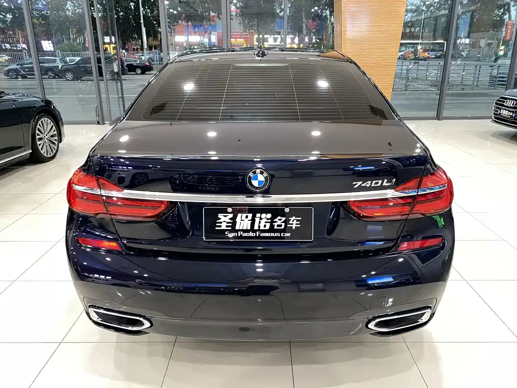BMW 7 Series — миниатюра 5