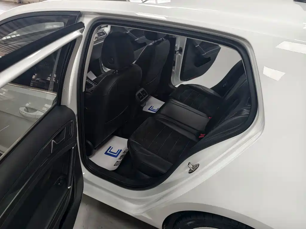 Volkswagen Golf — миниатюра 16