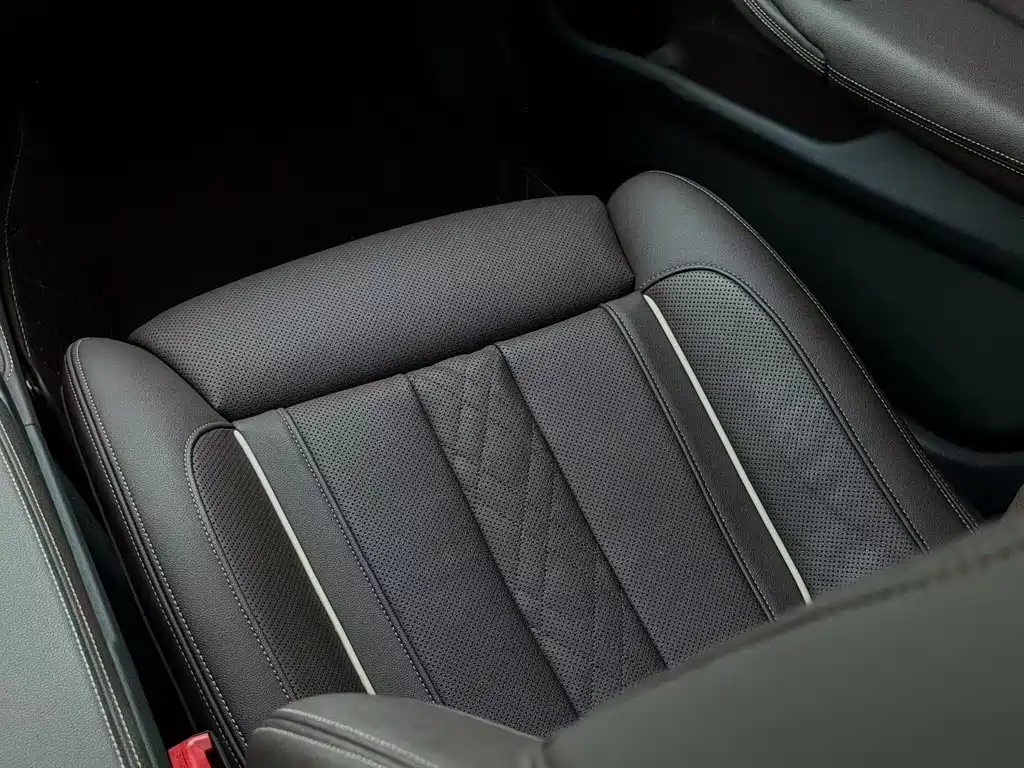 BMW 5 Series — миниатюра 7