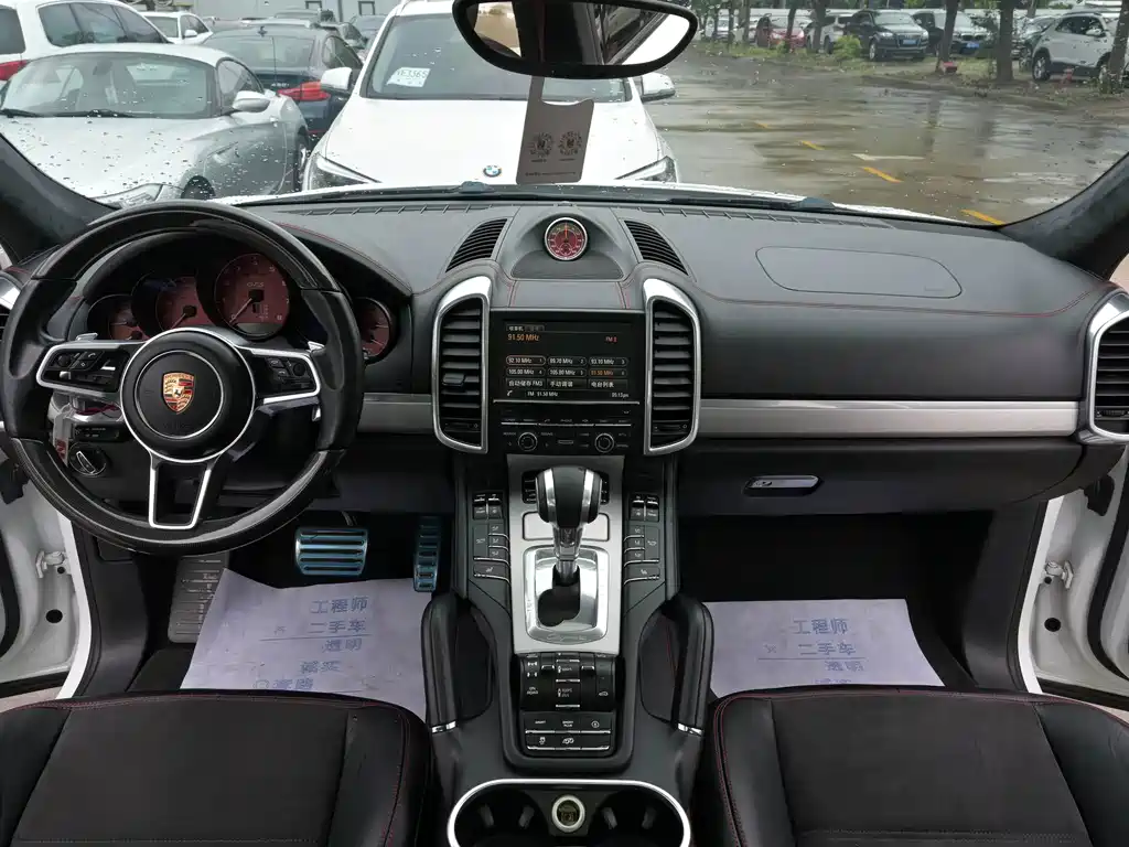 Porsche Cayenne — миниатюра 7