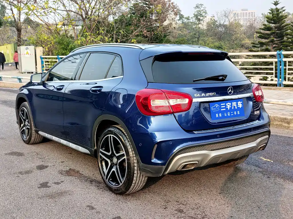 MERCEDES-BENZ GLA
