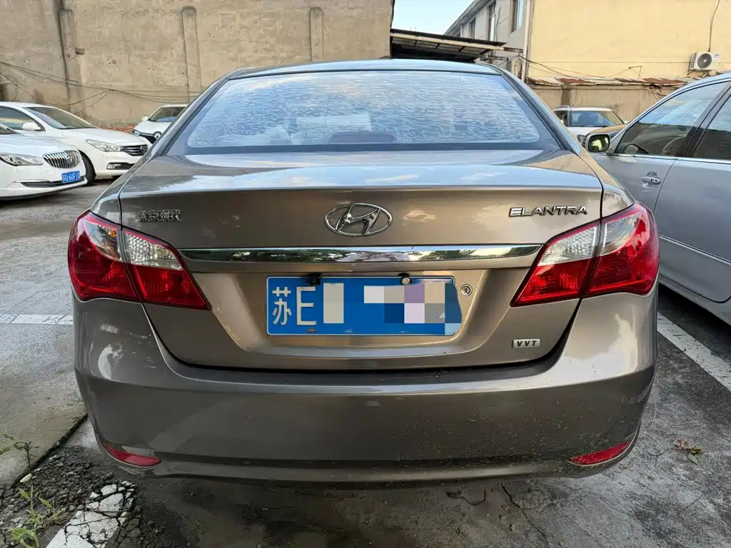 Hyundai Elantra — миниатюра 6
