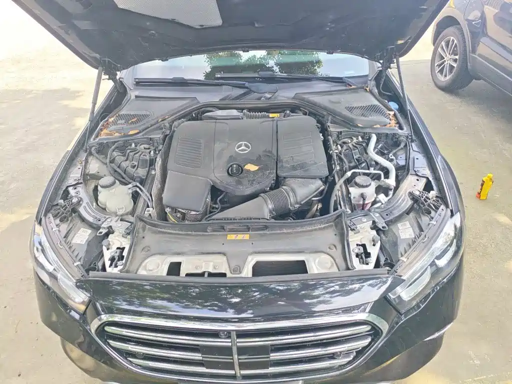 Mercedes-Benz E-Class — миниатюра 11