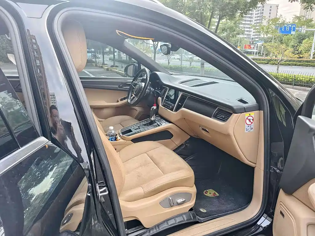 Porsche Macan — миниатюра 8