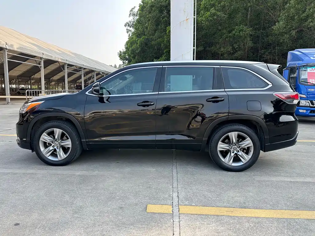 TOYOTA HIGHLANDER