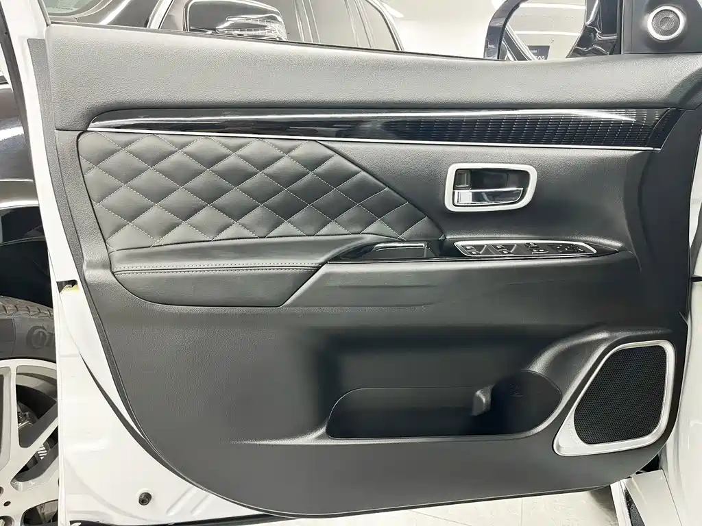 Mitsubishi Outlander — миниатюра 18