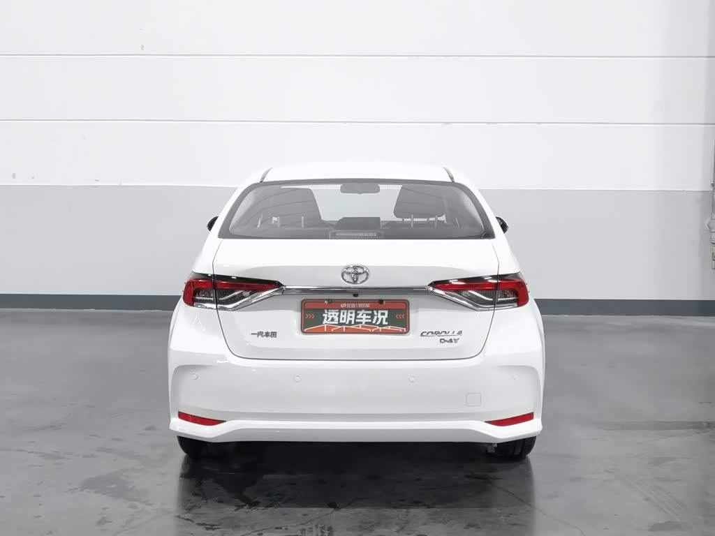 Toyota Corolla 1.2 л 2021 г. Белый, пробег 32400 км