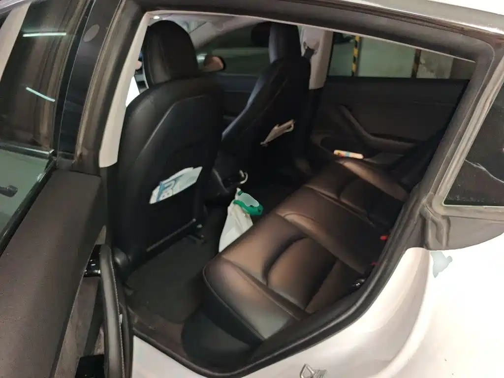 Tesla Model 3 — миниатюра 18
