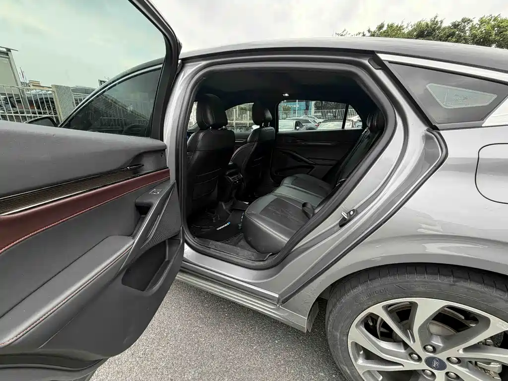 Ford Mondeo — миниатюра 8