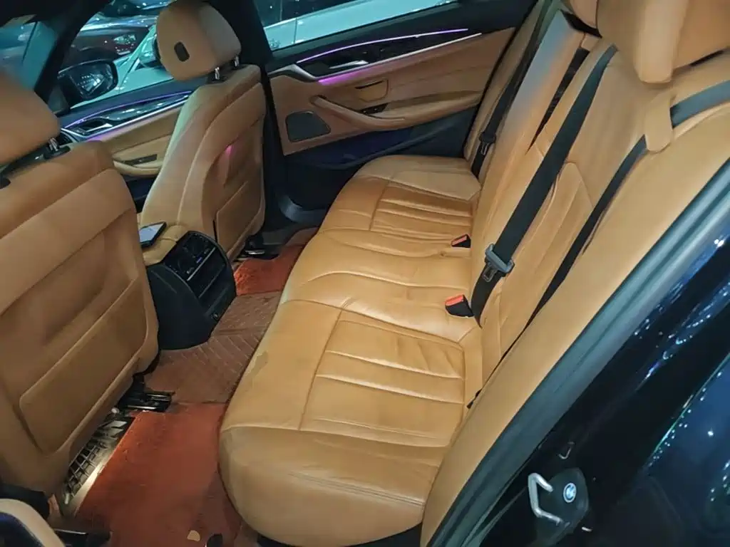 BMW 5 Series — миниатюра 17
