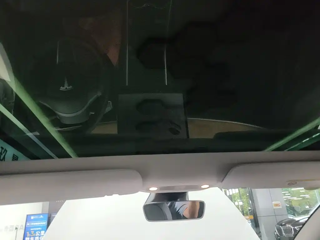 Tesla Model 3 — миниатюра 18