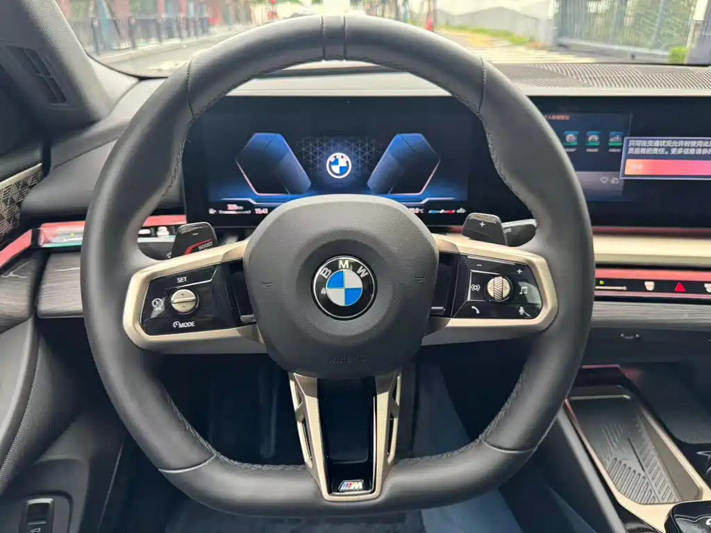 BMW 5 Series — миниатюра 11