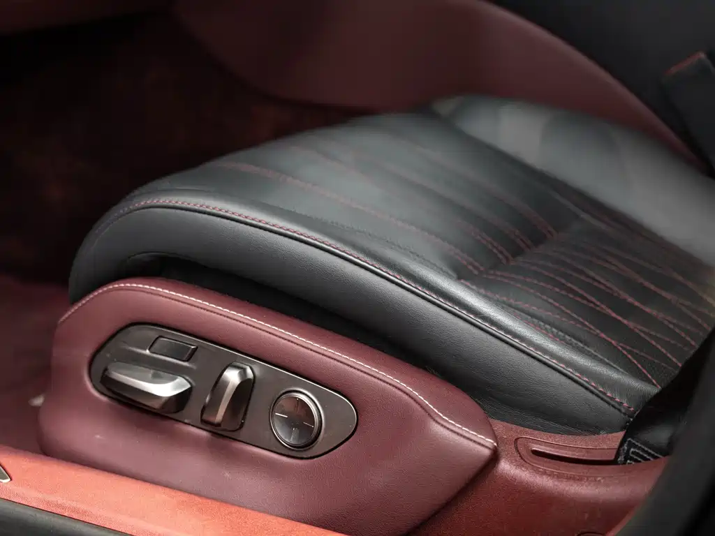 Lexus LS — миниатюра 21