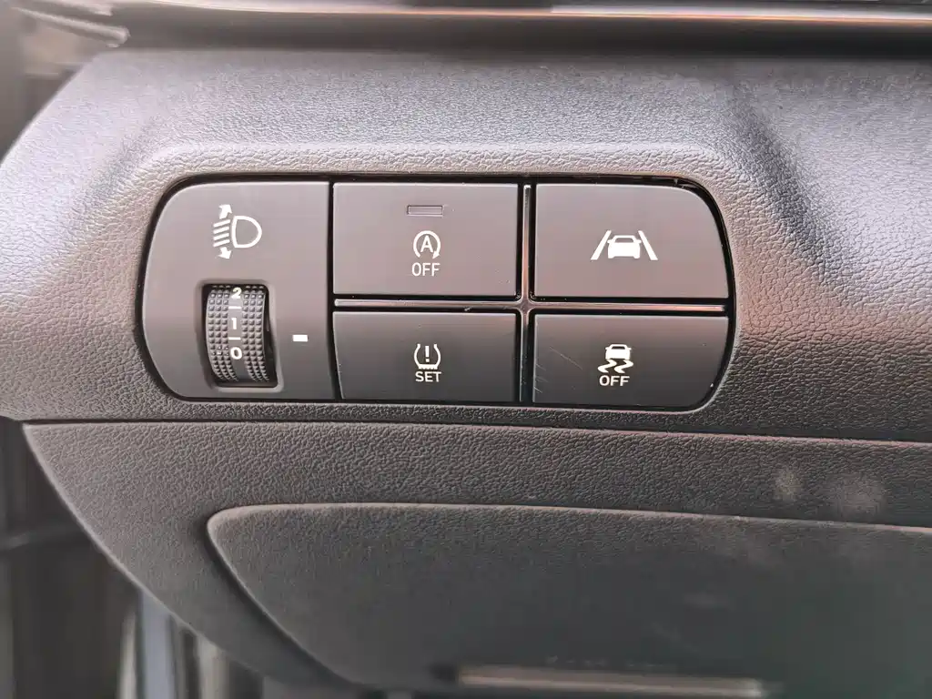 Hyundai Elantra — миниатюра 22