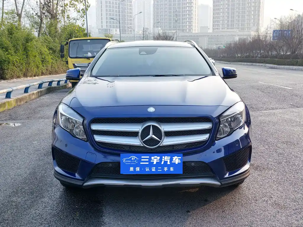 MERCEDES-BENZ GLA