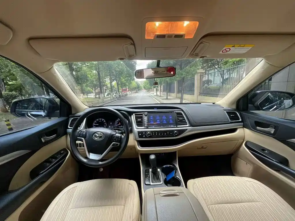 Toyota Highlander — миниатюра 24