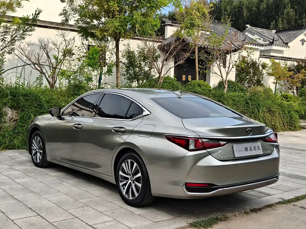 Lexus ES — миниатюра 5