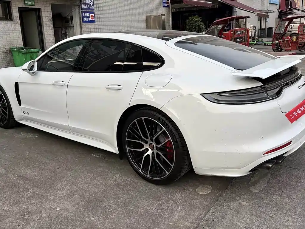 PORSCHE PANAMERA