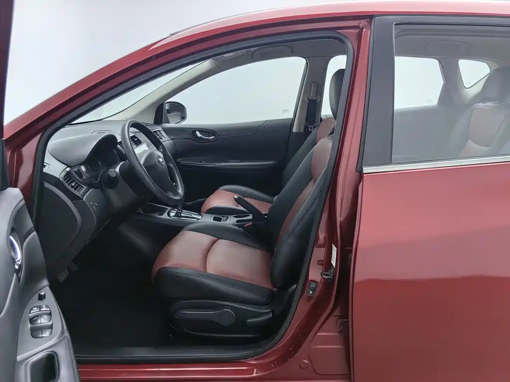Nissan Tiida — миниатюра 10