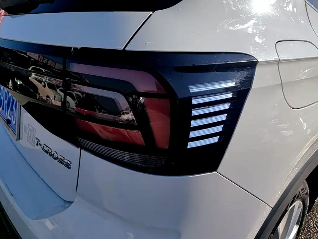 Volkswagen T-Cross - фото 8