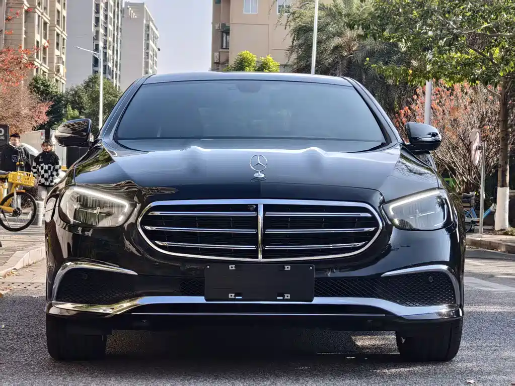 Mercedes-Benz E-Class — миниатюра 2