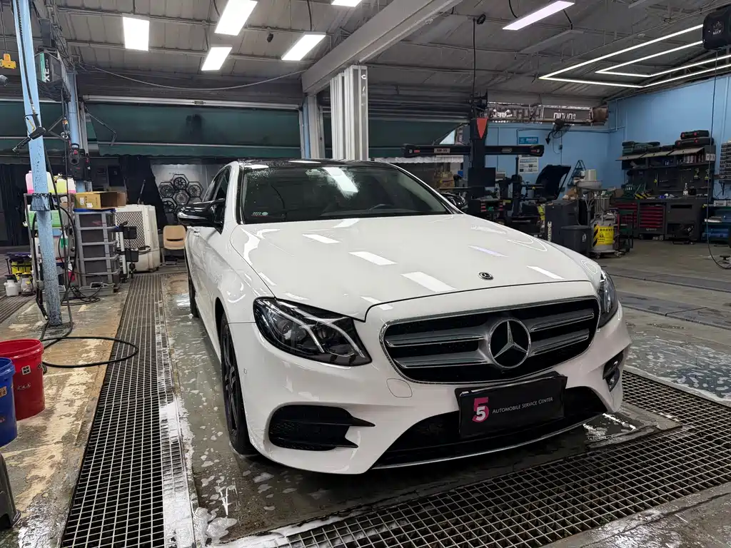 Mercedes-Benz E-Class — миниатюра 2