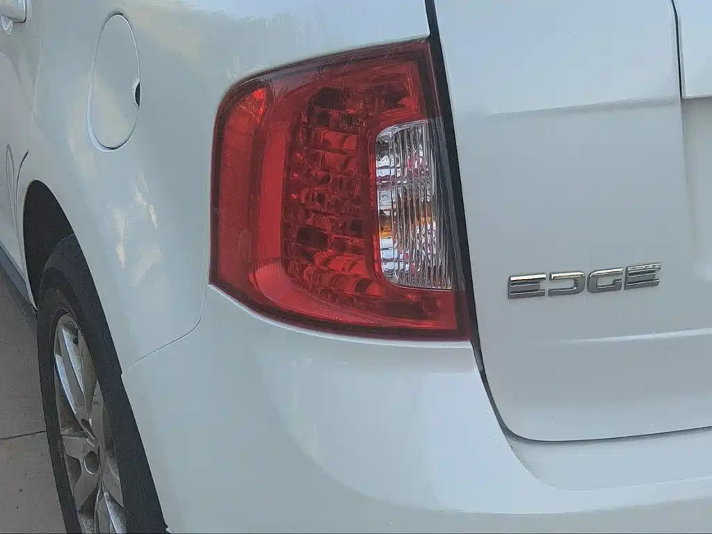 Ford Edge (Import) — миниатюра 6