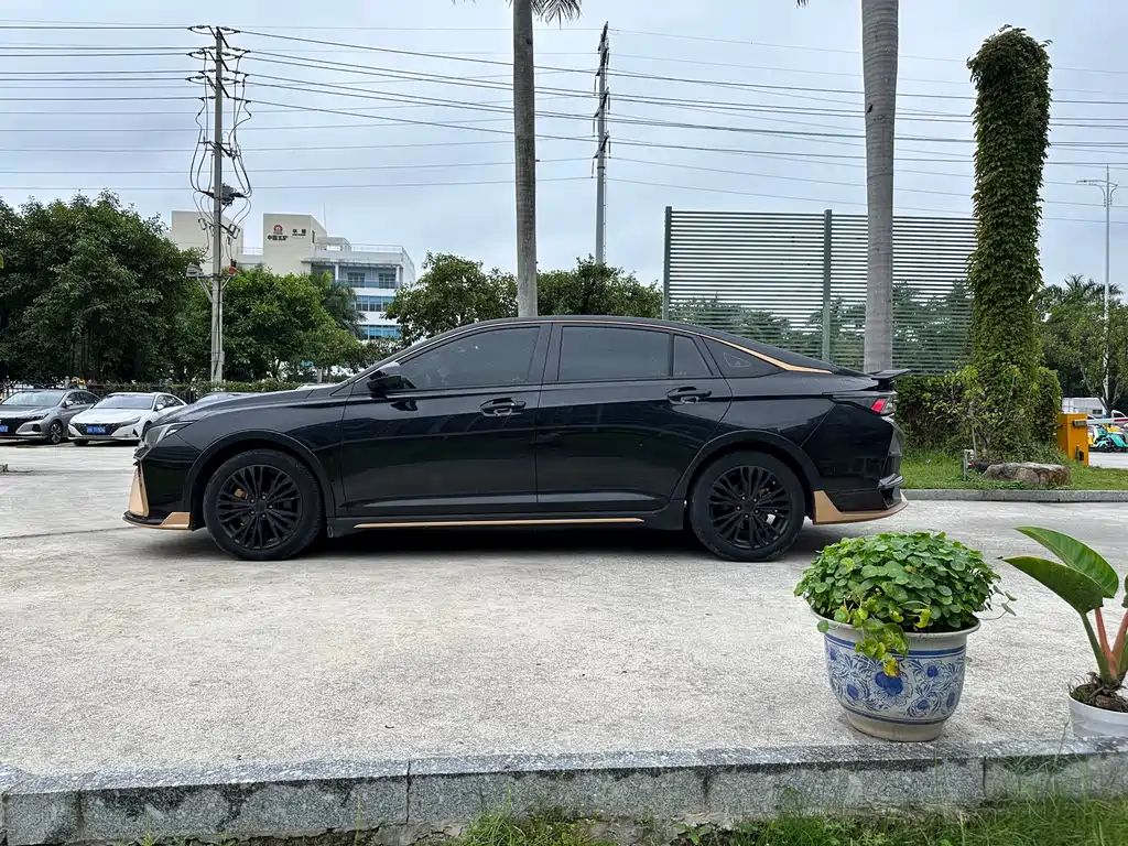 DONGFENG YI HYUN MAX