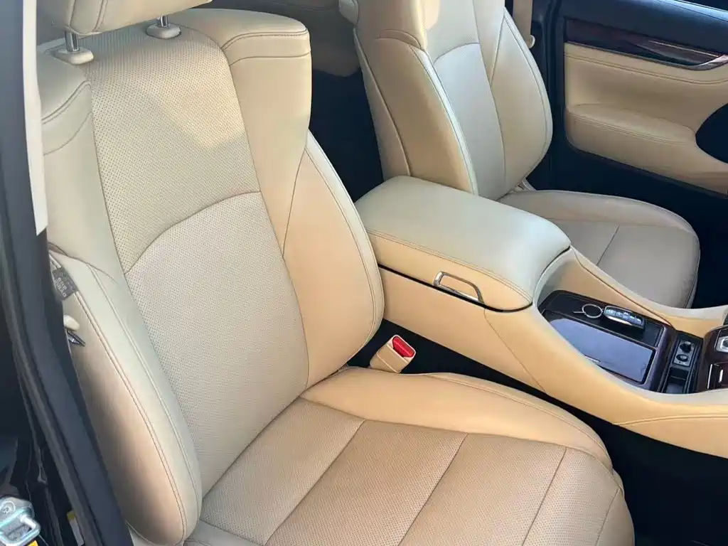 Toyota Alphard — миниатюра 12