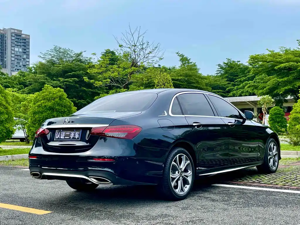 MERCEDES-BENZ E CLASS