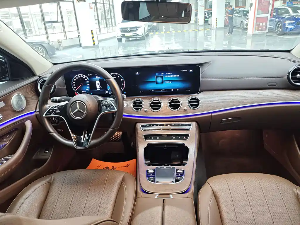 Mercedes-Benz E-Class — миниатюра 9
