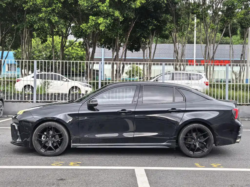 Lynk & Co 03 — миниатюра 5